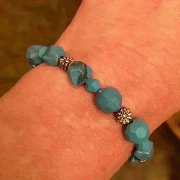 Turquoise Elastic Style Bracelet - Picture 1 of 3